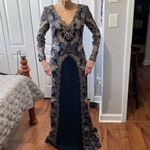 Beautiful Tadashi Shoji gown